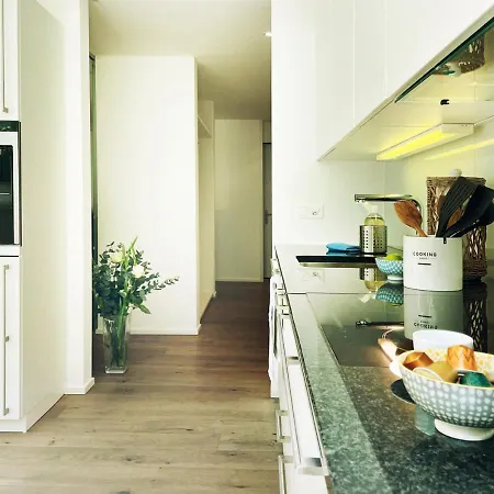 아파트 At Night - Moonlight 취리히