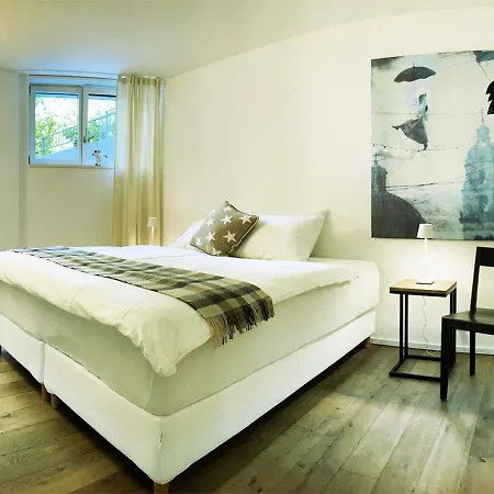 아파트 At Night - Moonlight 취리히